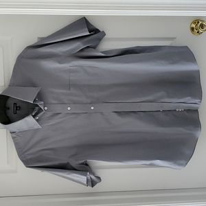 Croft and Barrow men's short sleeve button down dress shirt. XL, 17 1/2-18. Gray